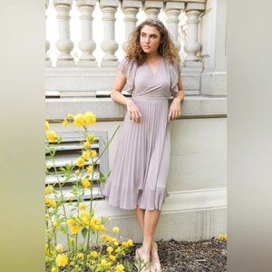 Ivy City Alice Pleated Midi Dress in Pale Plum Size L